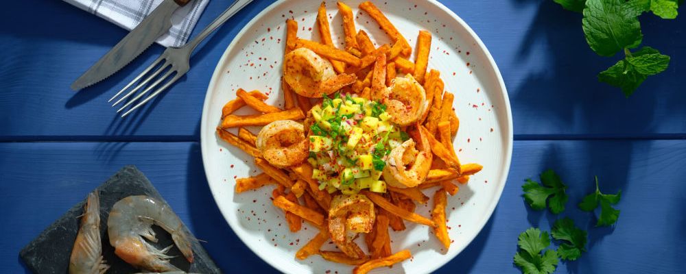 AVIKO Sweet potato fries с креветками и сальсой из манго-маракуйи-чили