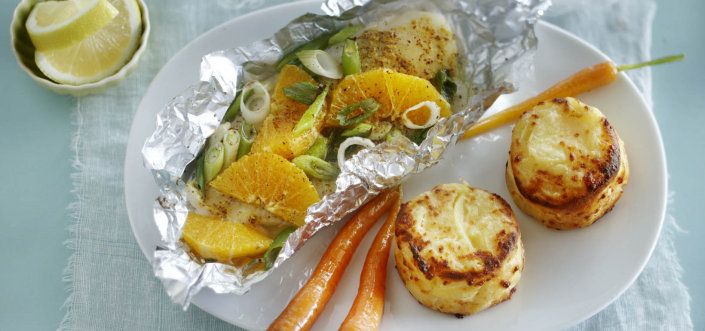 Картофельный гратен с сыром Эмменталер, порцией трески и морковными цукатами