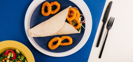 Вкусные врапы с луковыми кольцами