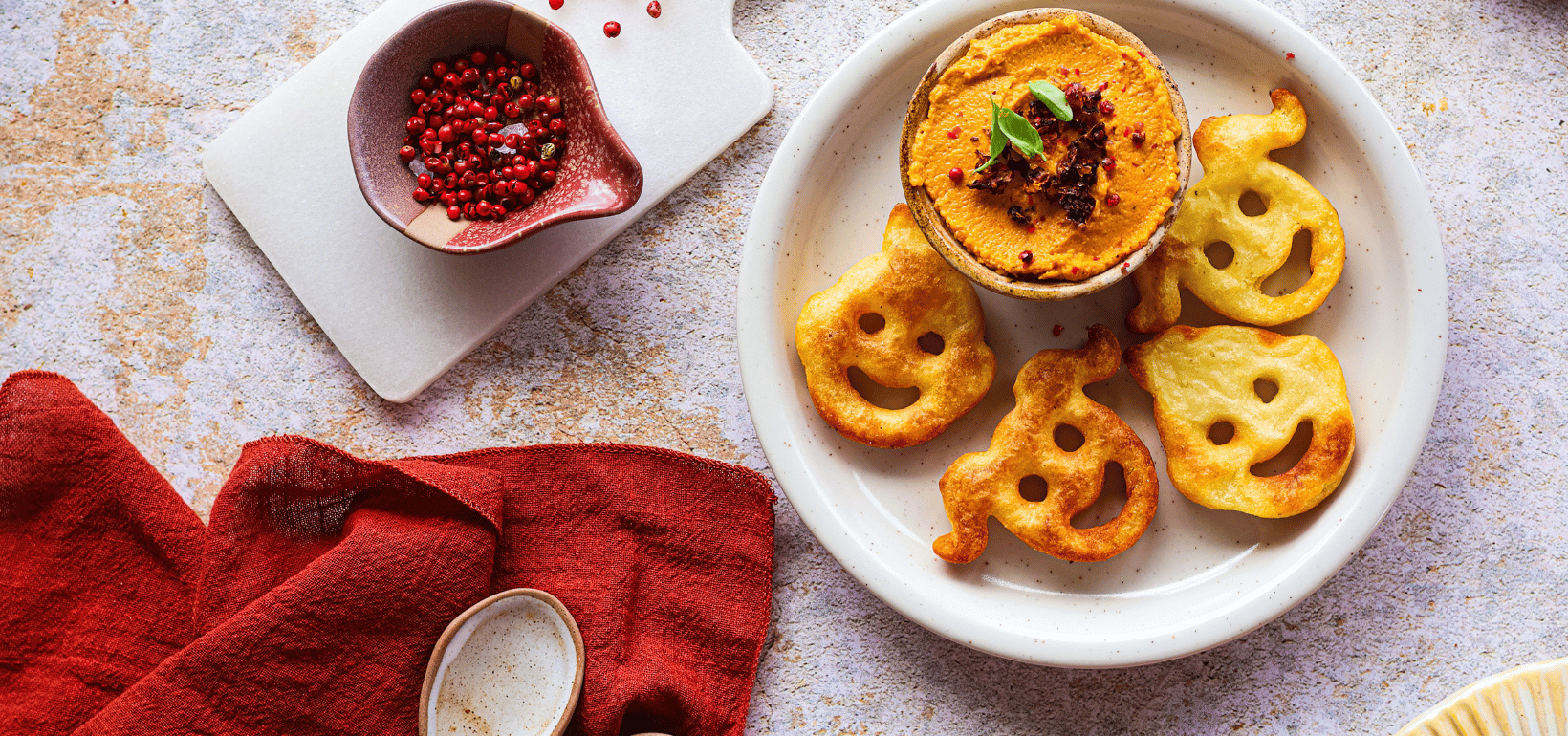 Весёлые картофельные мордочки Pom' Patati с хумусом из запечённой моркови