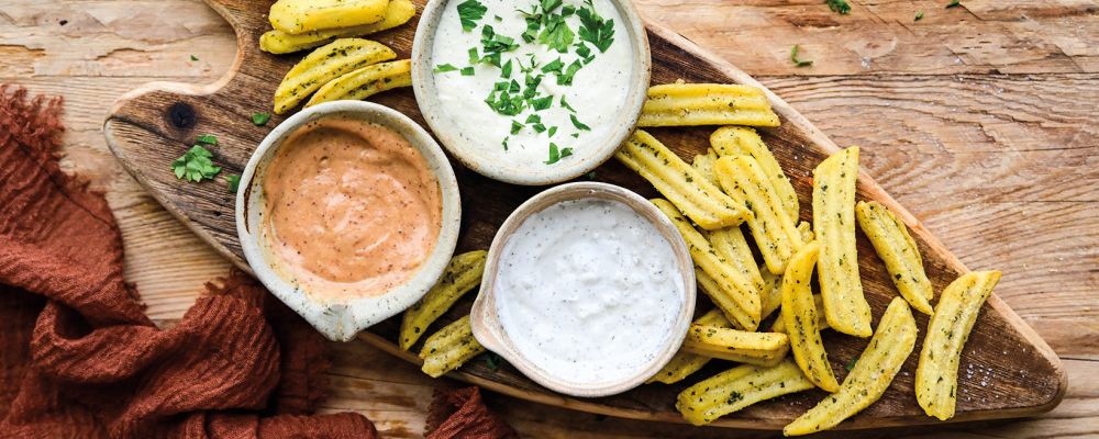 Aviko Wavy Blends Garlic & Herbs с тремя соусами