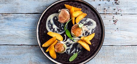 Медальоны из свиной вырезки с сырным соусом, подаваемые с Pati Parts Tex Mex